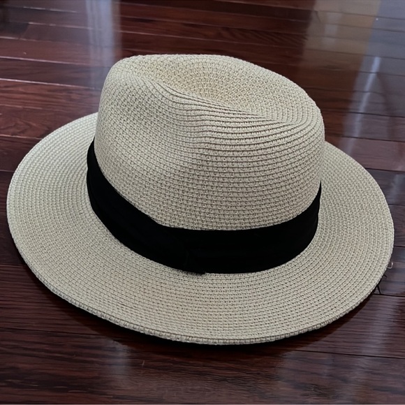 Straw hat- OS - Picture 1 of 3